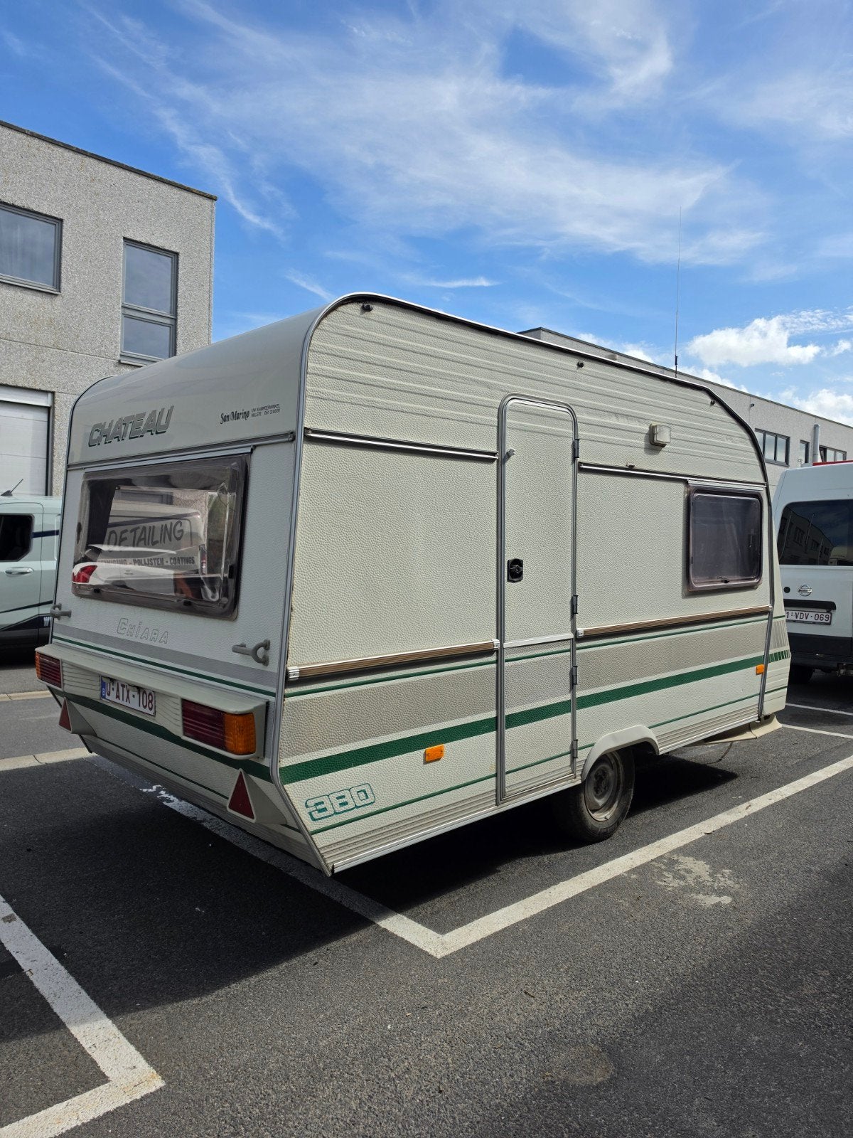 Caravan 750 kg chateau chiara, Dwarsbed, Particulier, Openslaande ramen, Tot en met 4