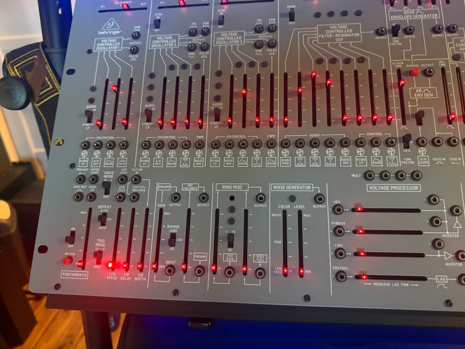 Behringer Grey Meanie 2600, Ophalen, Zo goed als nieuw
