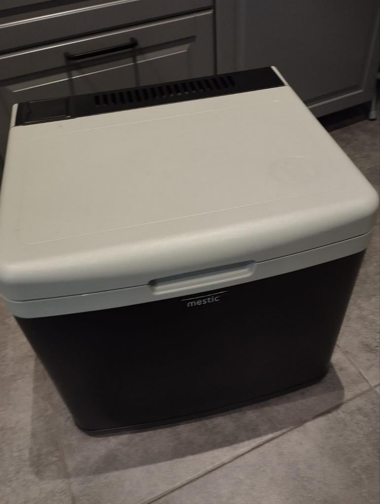 Mestic MHC-40 Hybride Koelbox AC/DC, Caravans en Kamperen, Koelboxen, Ophalen, Zo goed als nieuw, Koelbox, Compressor