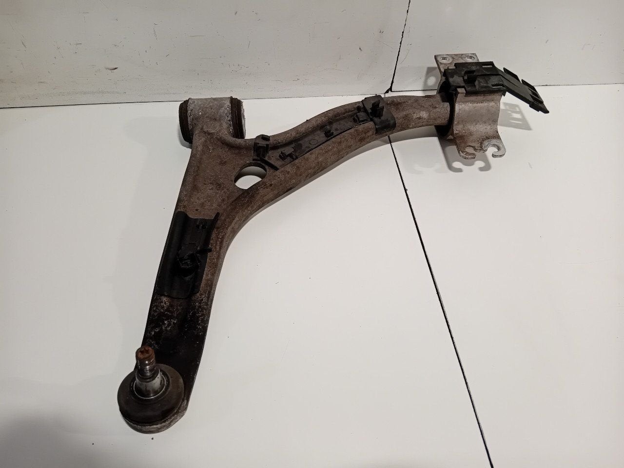 Draagarm links voor Mercedes-Benz A-Klasse, Onderdelen@venauto.nl, Van der Ven Autorecycling B.V., Gebruikt, Ettenseweg 76, 4706 PB Roosendaal, The Netherlands