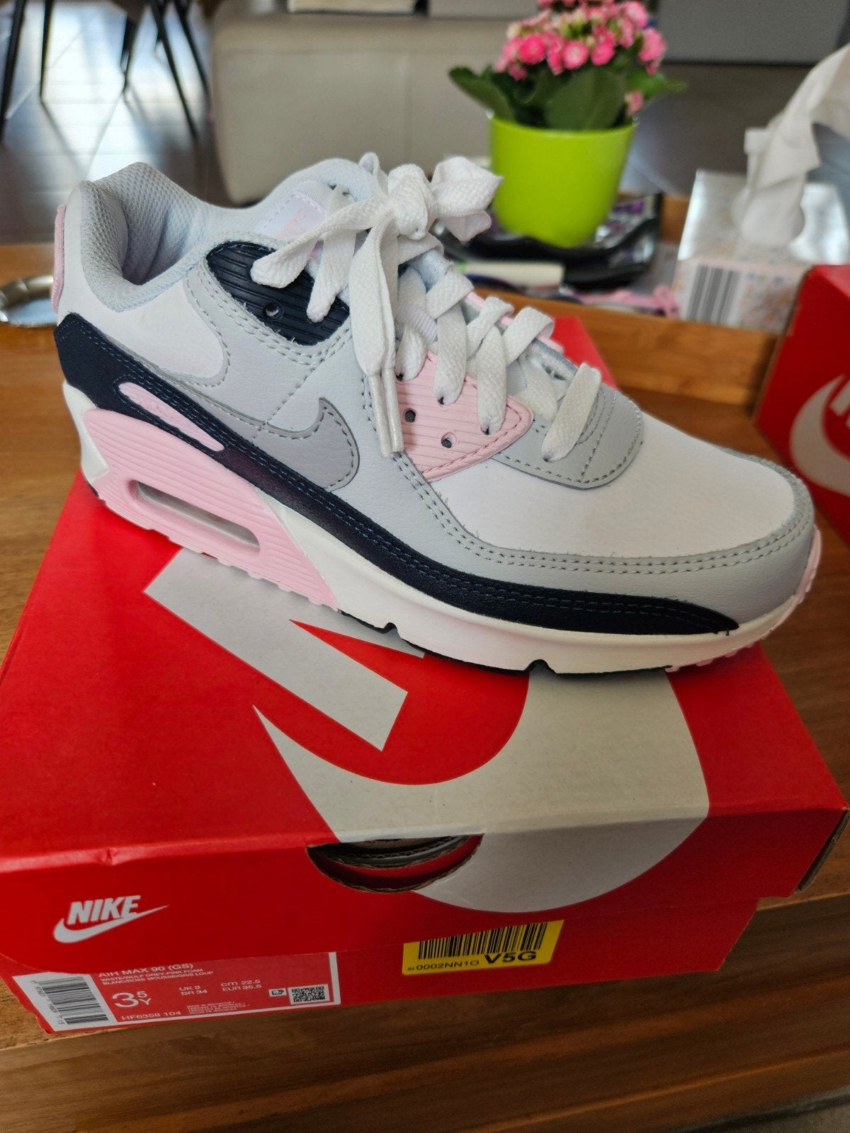 Nieuwe Nike air max 90 leather maat 35,5 meisjes, Kinderen en Baby's, Kinderkleding | Schoenen en Sokken, Ophalen of Verzenden