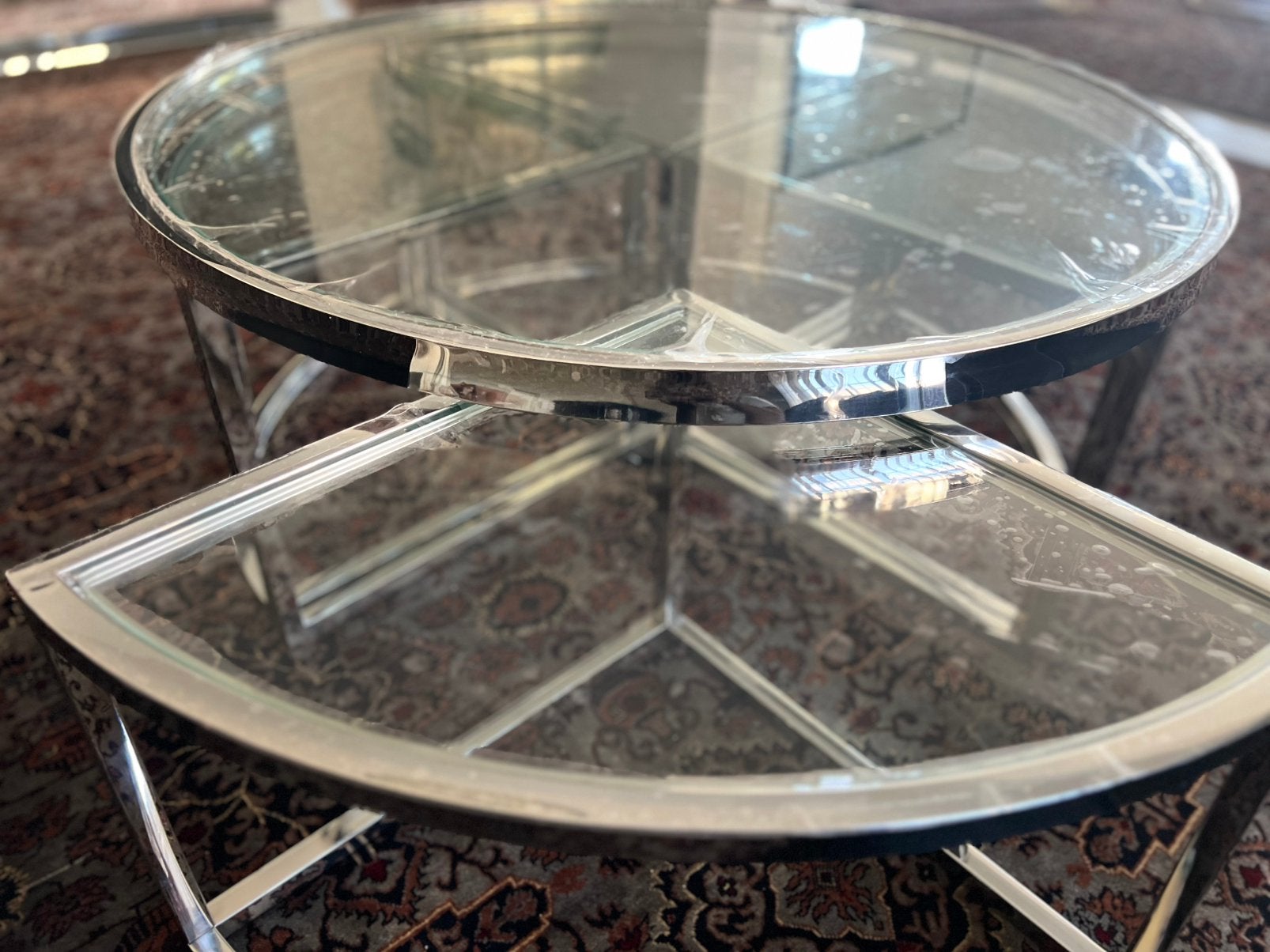 Ronde glazen salontafel met chroom onderstel, Huis en Inrichting, Ophalen, 100 tot 150 cm, Rond, Zo goed als nieuw