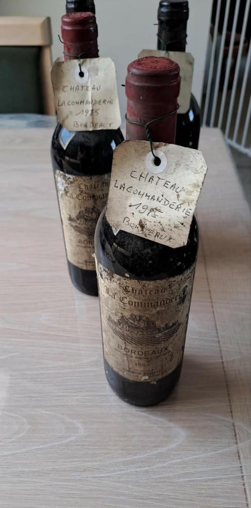 4 bouteilles
d'époque, Enlèvement ou Envoi