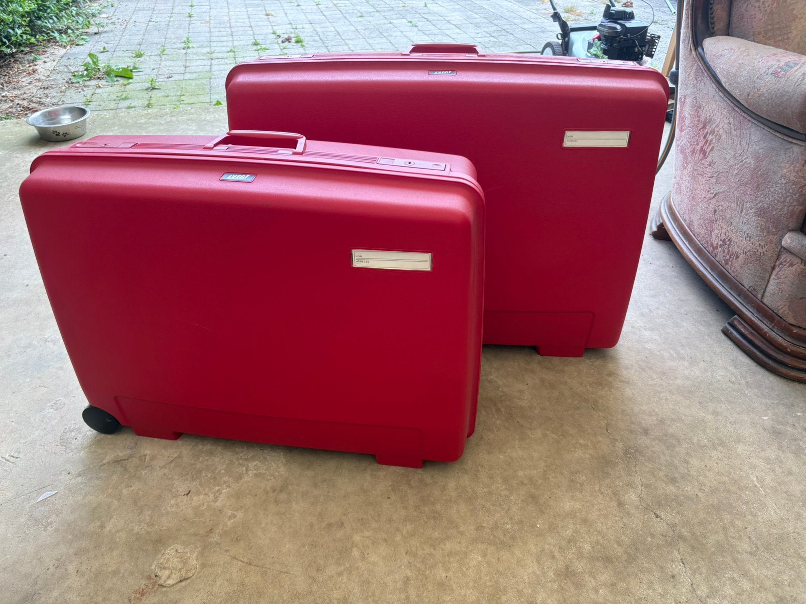 2 rode valiezen, Ophalen, Zo goed als nieuw