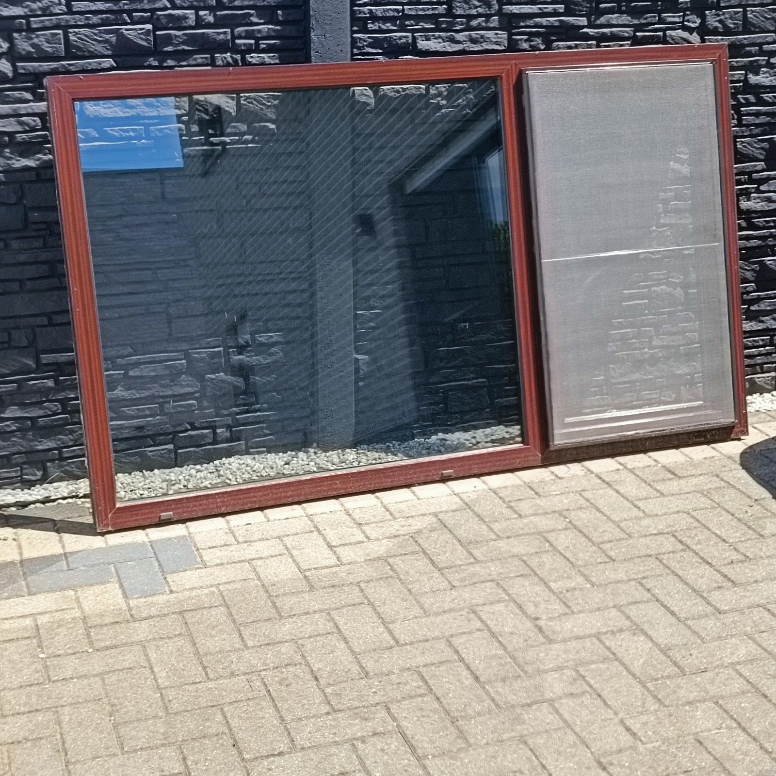 PVC Raam met dubbel glas

Afmeting:119x203cm

Prijs 120 euro, Doe-het-zelf en Bouw, Ophalen, Glas
