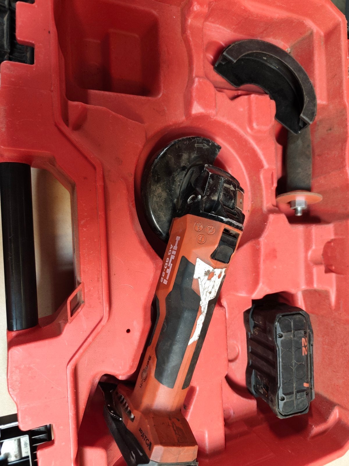 Hilti AG 6D-22 nuron haakse slijper 5.2ah., Doe-het-zelf en Bouw, Gereedschap | Slijpmachines, Ophalen of Verzenden, Zo goed als nieuw