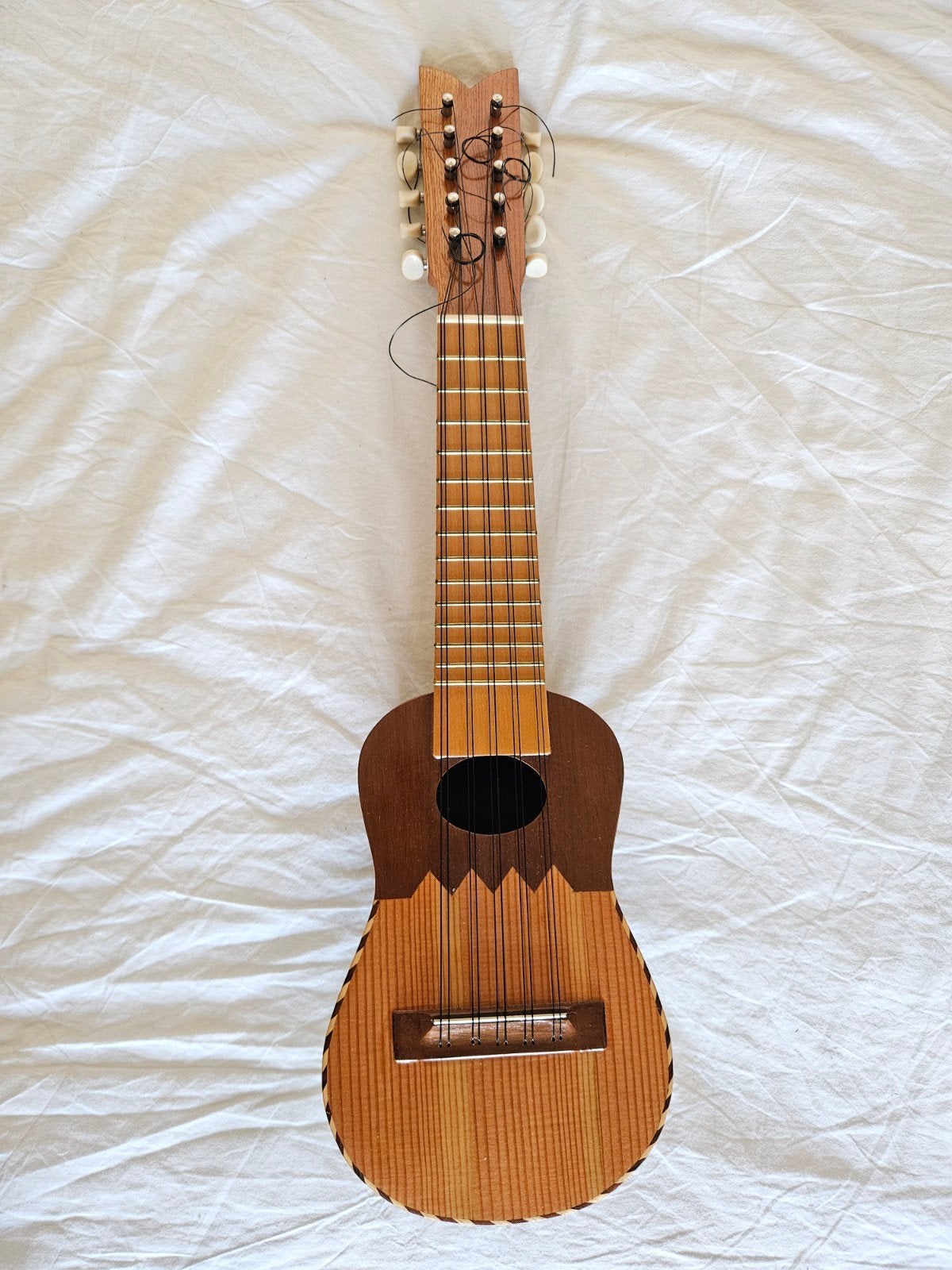 Charango met hoes, Ophalen