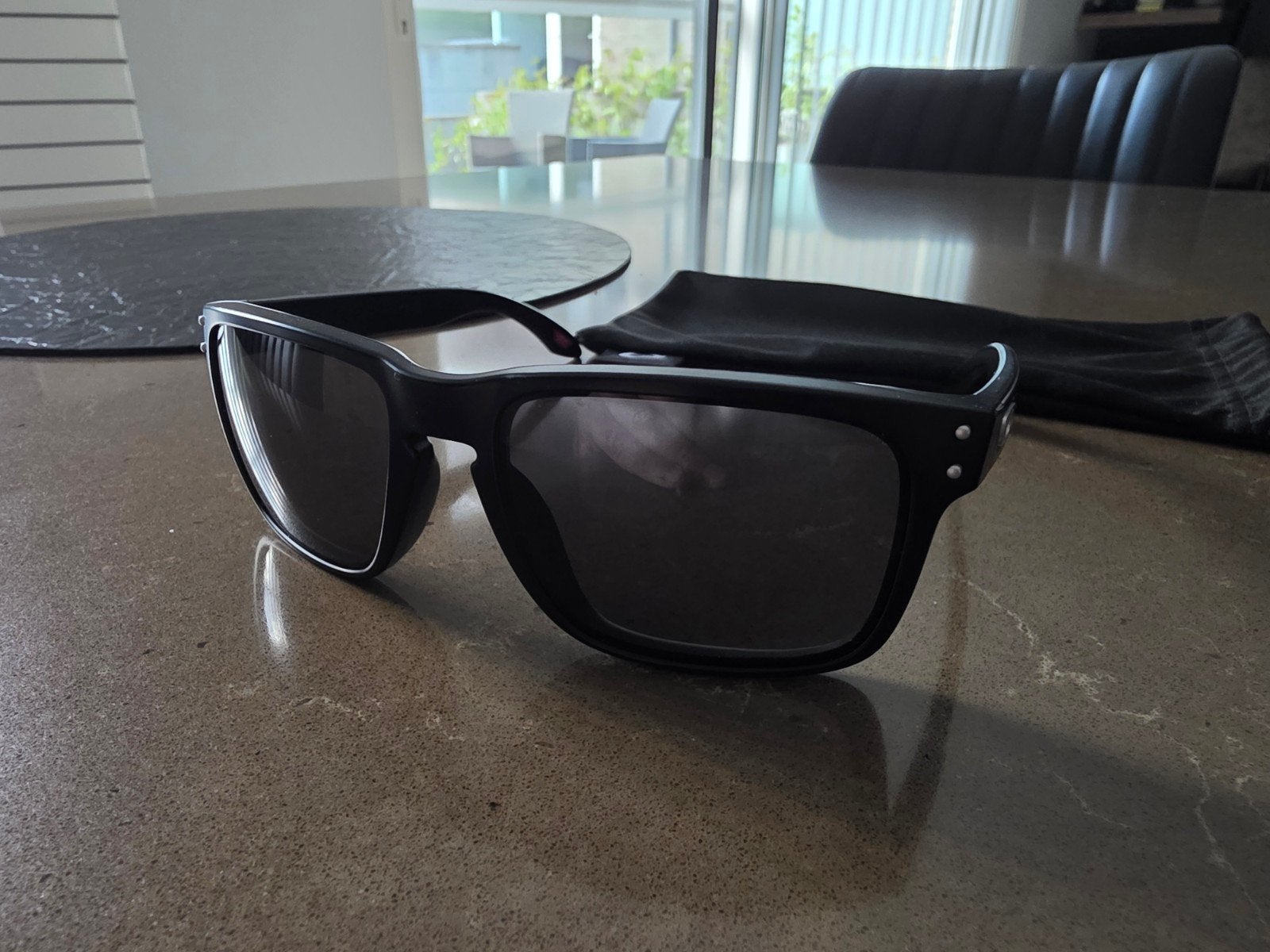 Oakley zonnebril, Handtassen en Accessoires, Zonnebrillen en Brillen | Heren, Ophalen, Zonnebril, Zwart, Nieuw