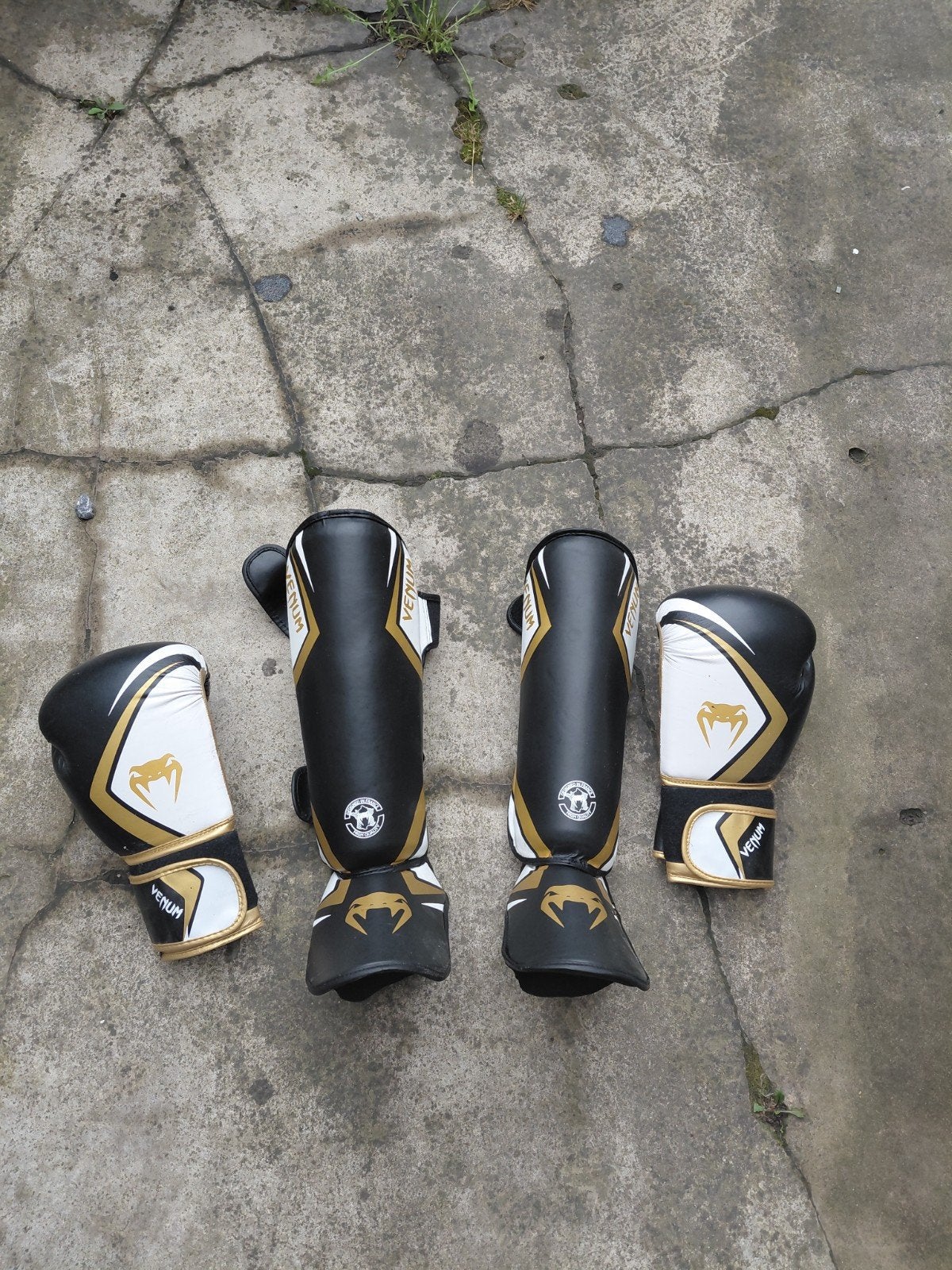 gant boxe venum  protège  tibia venum taille l, Enlèvement ou Envoi