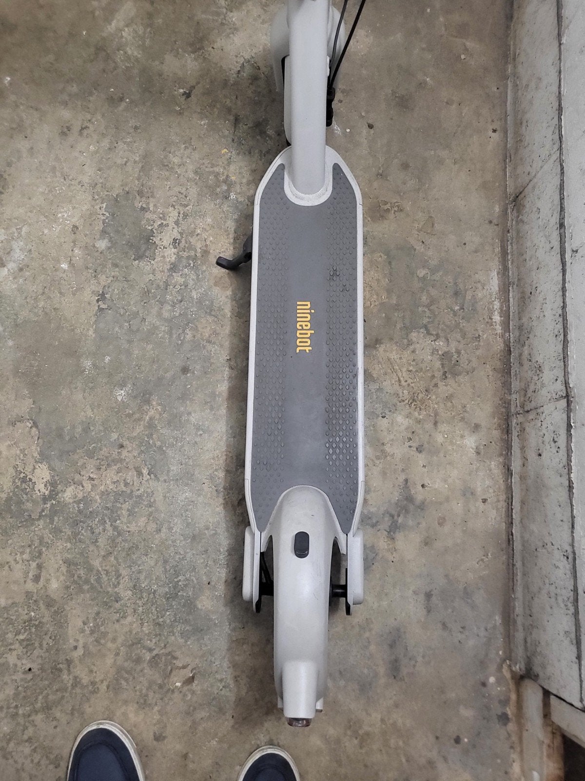 Trotinette ninbot bonne ocasión presque neuf
