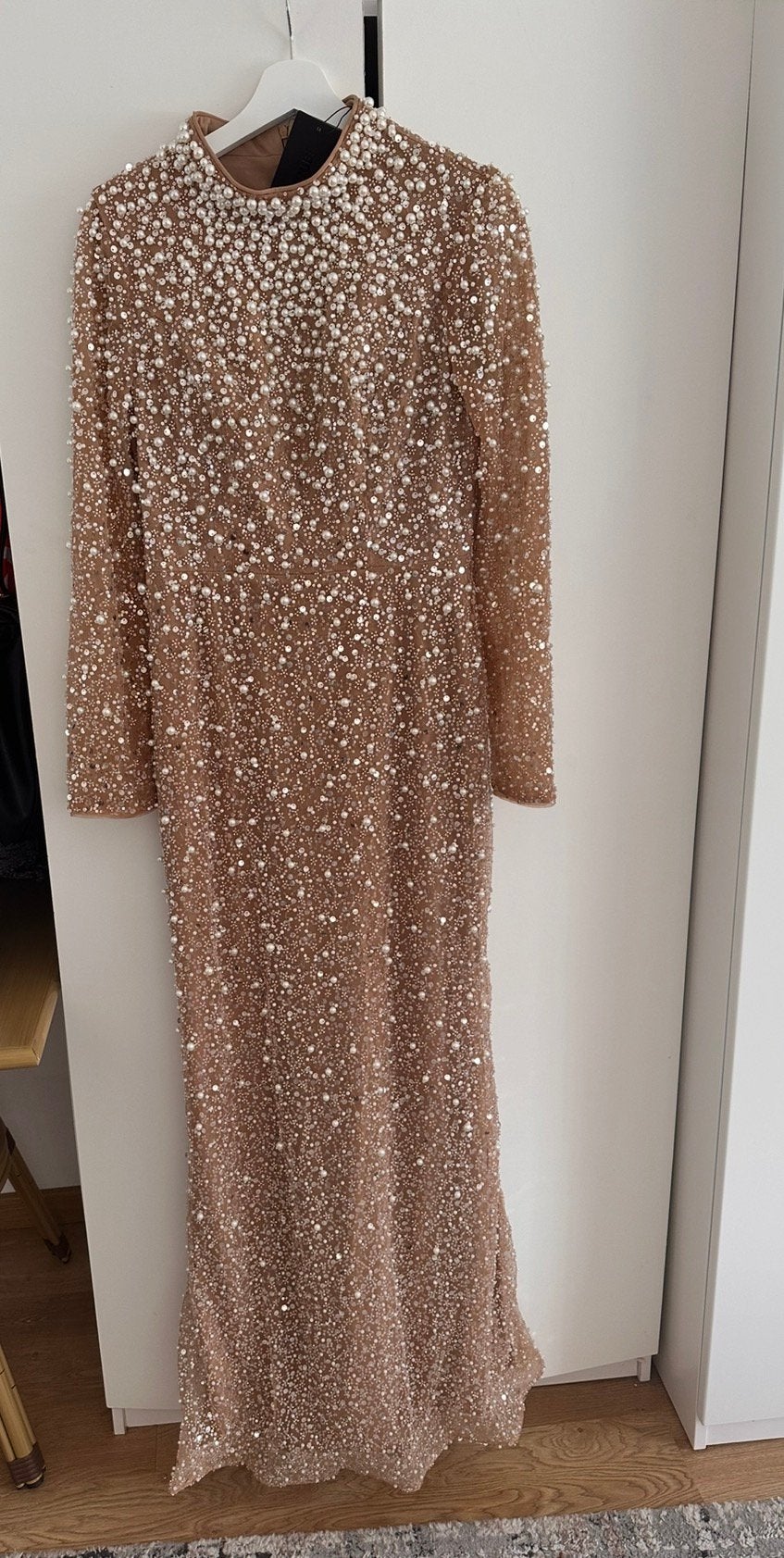 Robe de soirée perlée et strassée Neuve avec étiquette, Vêtements | Femmes, Robes, Enlèvement, Neuf, Taille 38/40 (M)