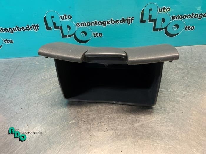 Boîte à gants d'un Toyota Yaris (Yaris 1 02-), -, 3 mois de garantie, Toyota, Utilisé