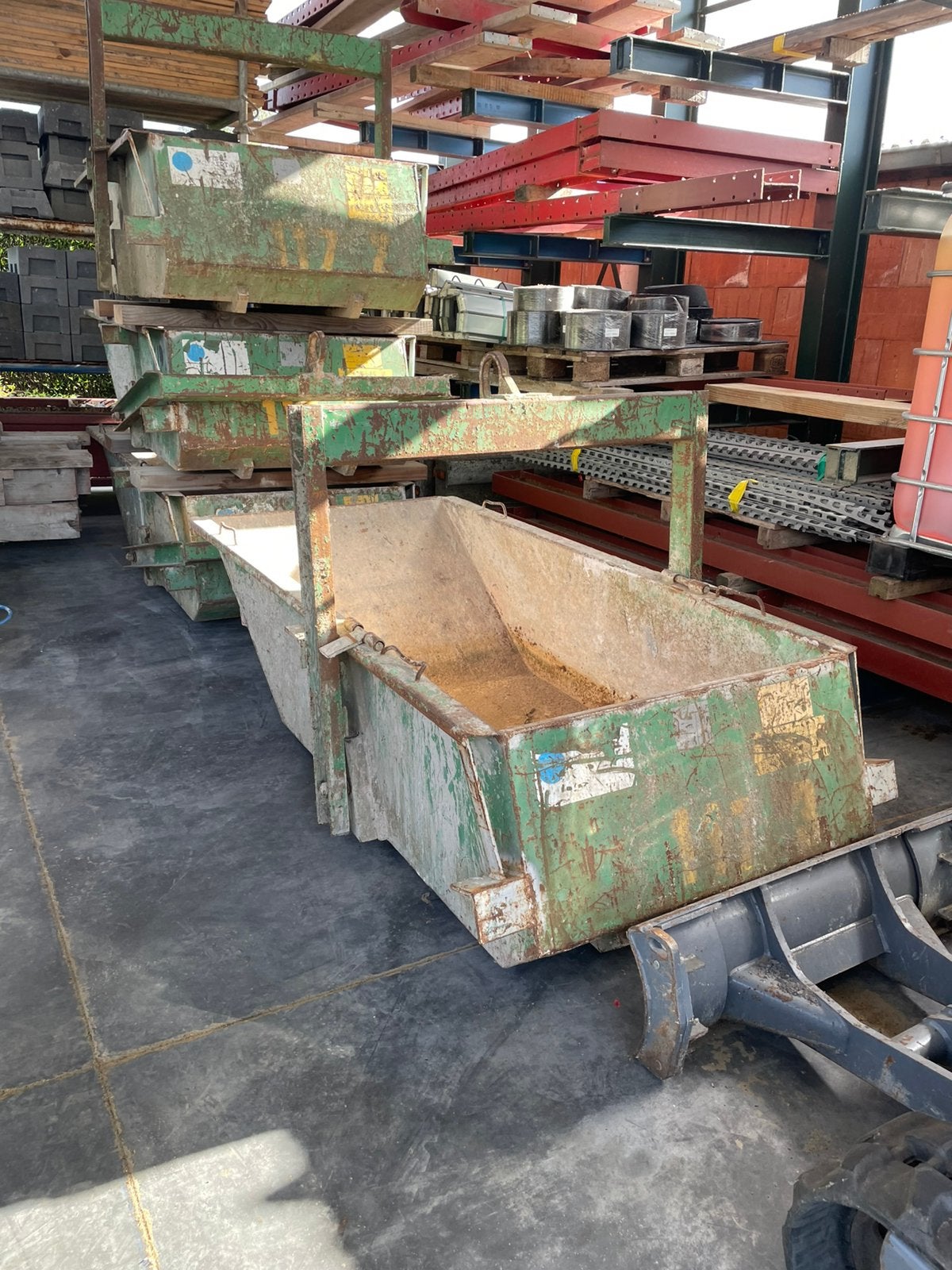 Kip container, Ophalen