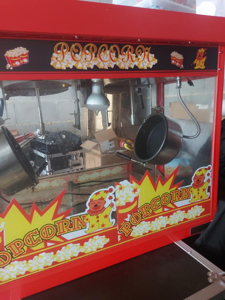 Grande machine à pop-corn double, Enlèvement