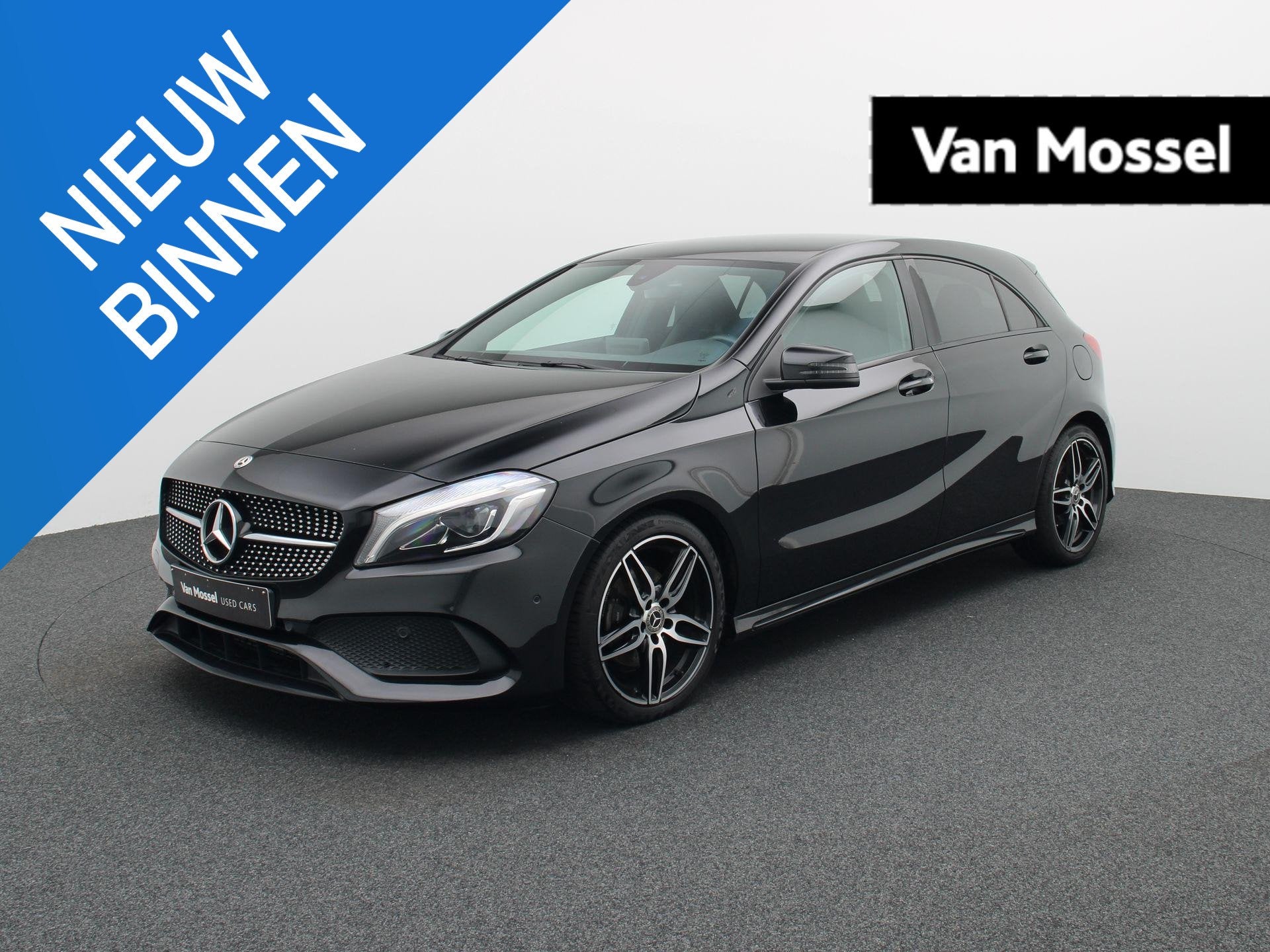 Mercedes-Benz A-Klasse A 180 AMG LINE + DCT+NAVI+PDC, Stof, 4 cilinders, 136 pk, Zwart