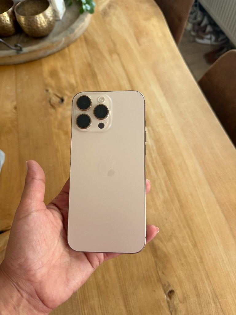 iPhone 16 pro Max 256 GB + covers, Telecommunicatie, Mobiele telefoons | Apple iPhone, IPhone 16 Pro Max, Zo goed als nieuw, 98 %