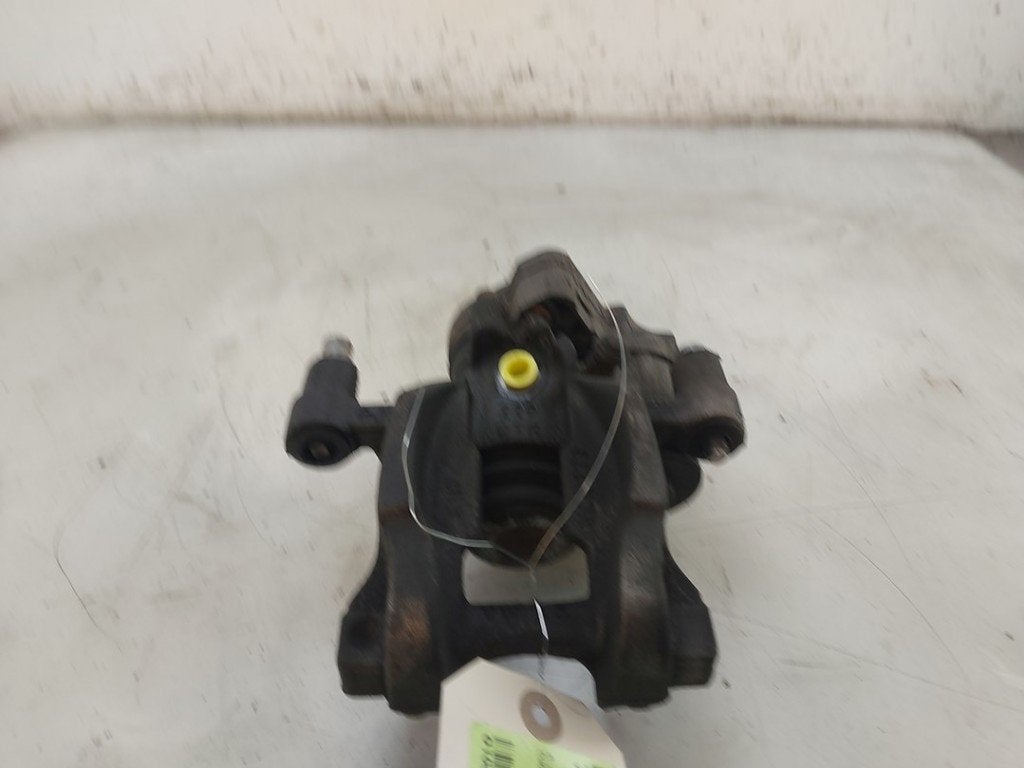 REMKLAUW LINKS ACHTER ABS Passat (3G2) (|3Q0615423A|), Gebruikt, Volkswagen, Sodener Straße 9
65824  Schwalbach, DE, Continental Aftermarket & Services GmbH