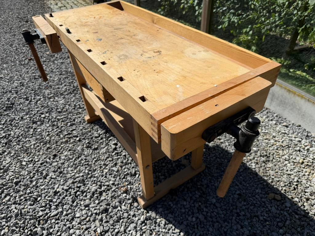 WERKBANK met 2 bankschroeven en lade, Ophalen, Zo goed als nieuw