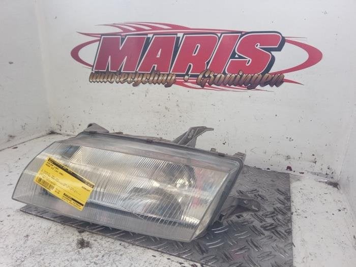 Koplamp links van een Mazda 323, Gebruikt, -, -, Mazda