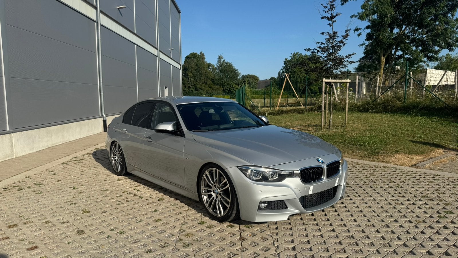 BMW 320i 2019, 144 g/km, Argent ou Gris, Achat, 700 kg
