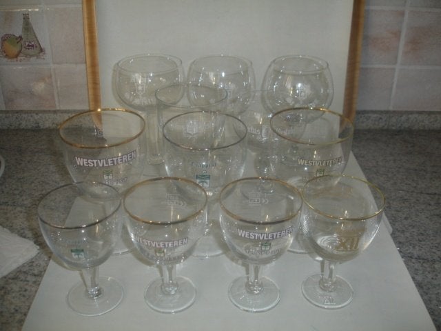 12 verschillende glazen van St. Sixtus Westvleteren, Enlèvement ou Envoi, Comme neuf, Verre ou Verres, Autres marques
