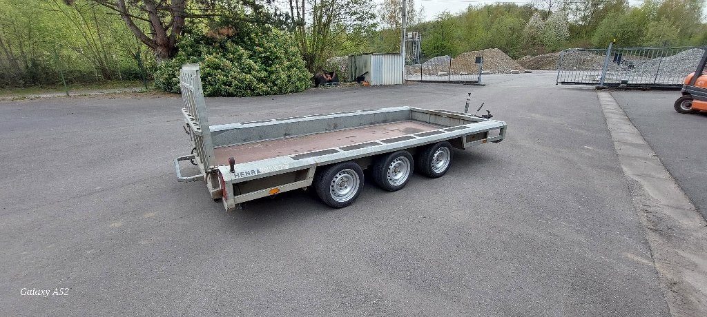 REMORQUE PORTE ENGINS HENRA 3 ESSIEUX. 3.5T, Enlèvement, Utilisé