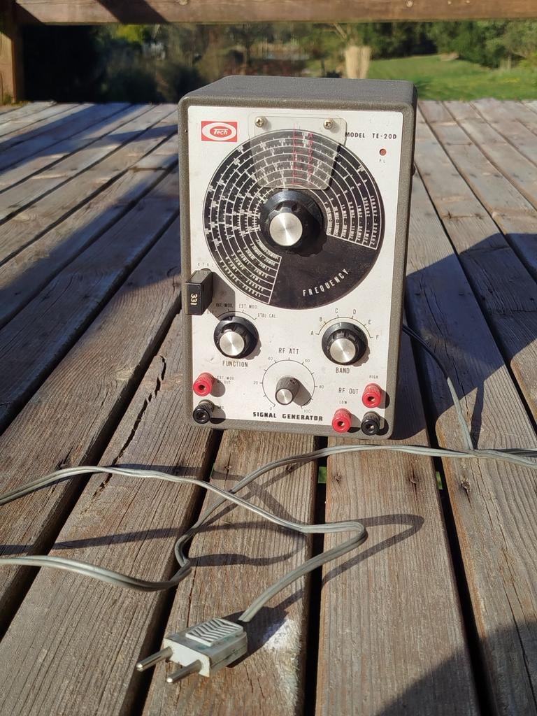 VINTAGE - RF-signaalgenerator, TECH, model TE-20D, Telecommunicatie, Ophalen, Gebruikt