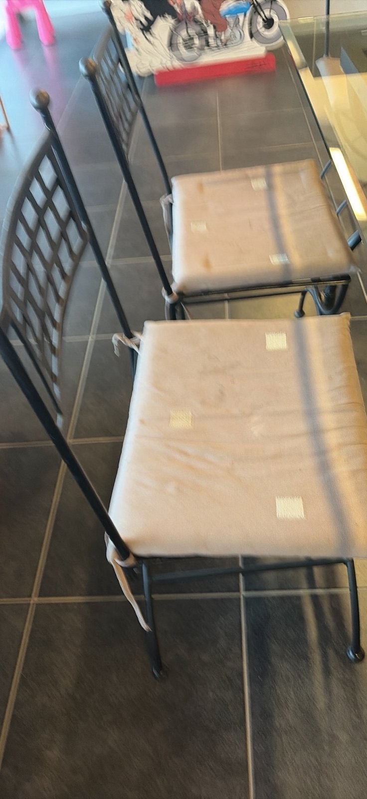 Gietijzer tafel met 6 stoelen en 2 bijzetbankje, Enlèvement, Comme neuf, Noir, Métal