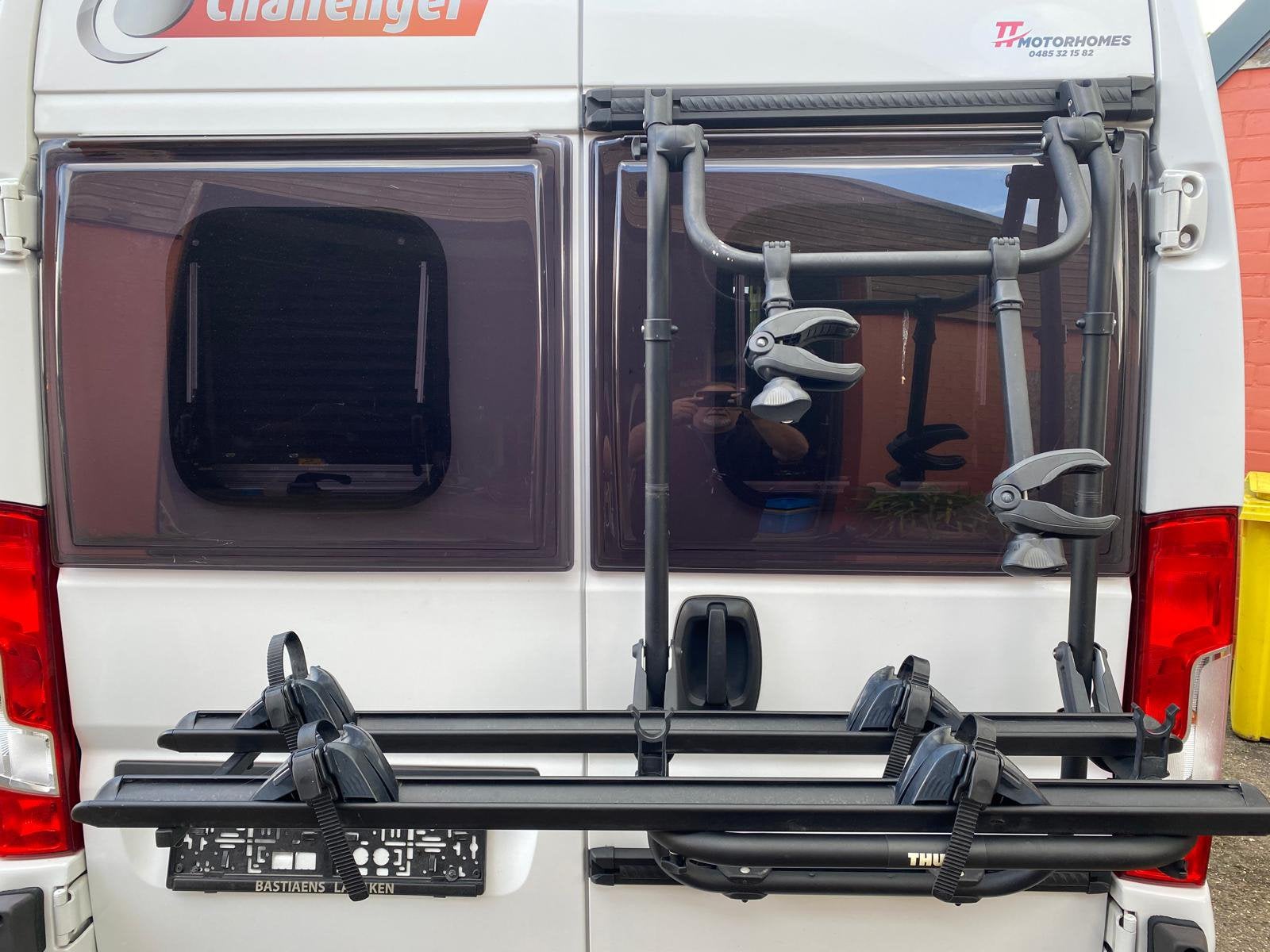 Thule Elite Van XT, fietsendrager voor camper of busje, Ophalen, 2 fietsen, Zo goed als nieuw, Achterklepdrager