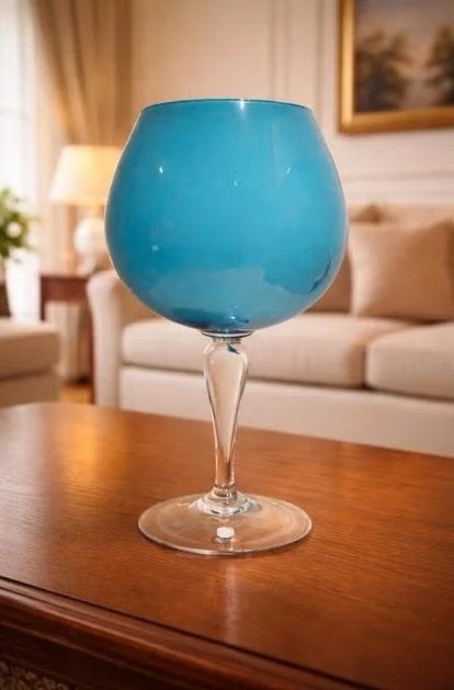 Calice, decoratieve vaas in turkooisblauwe opaline., Antiek en Kunst, Antiek | Vazen, Ophalen