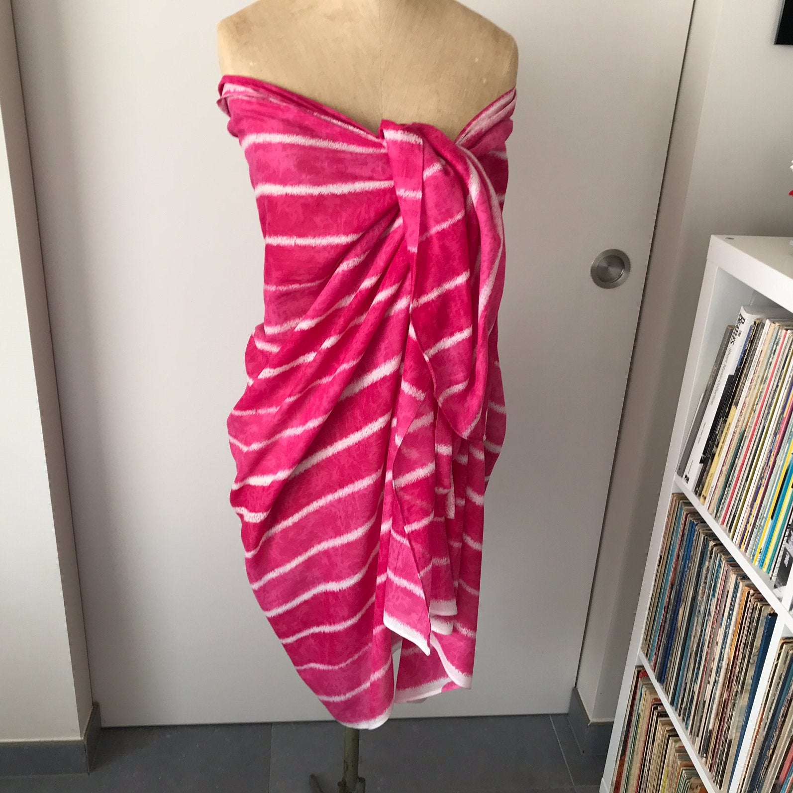 Paréo/ sarong in felle kleuren, Vêtements | Femmes, Bonnets, Écharpes & Gants, Enlèvement ou Envoi, Comme neuf