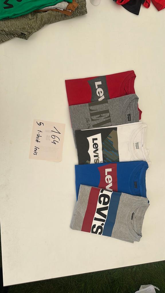 5 t-shirts Levis taille 164, Enlèvement