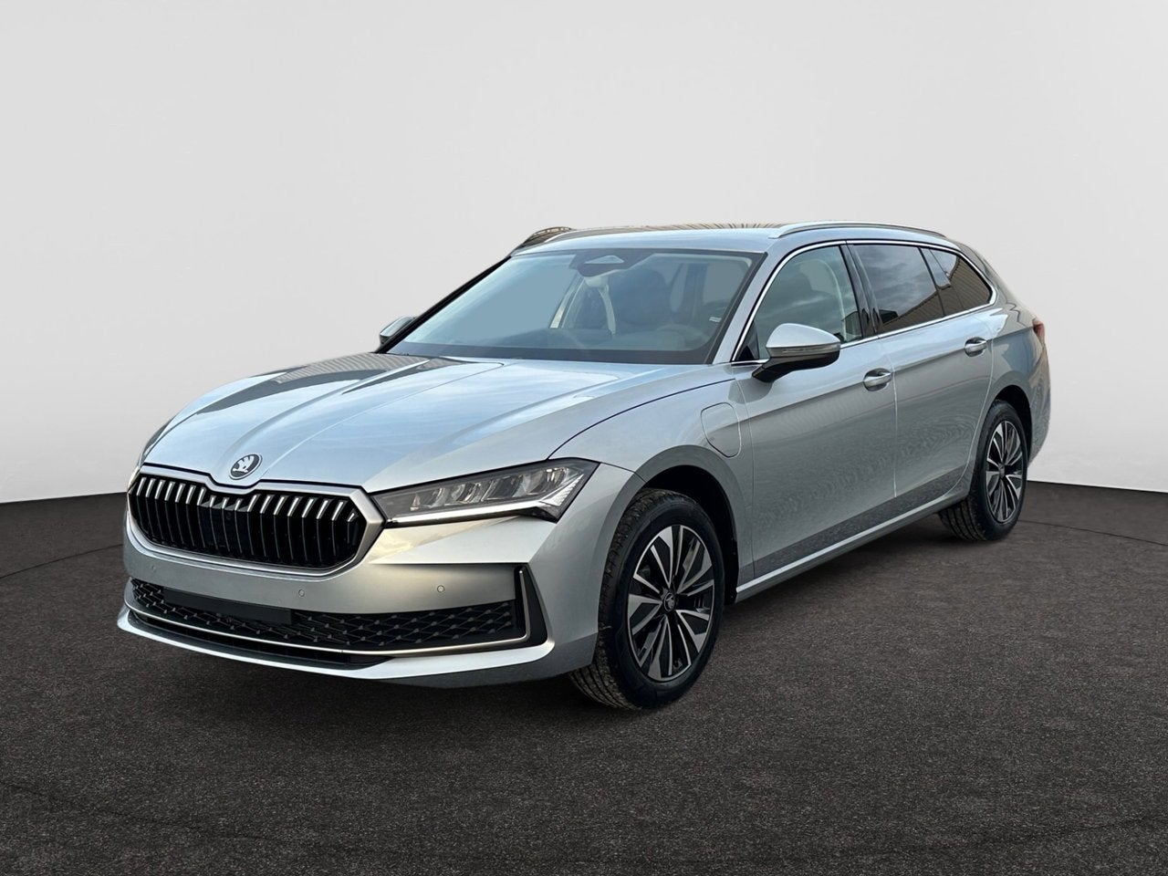 Skoda Superb Combi PHEV Superb Combi Corporate 1,5 TSI iV 11, Automaat, Hybride Elektrisch/Benzine, https://public.car-pass.be/vhr/480c260e-73f4-40b1-91d6-e916c7ca698e