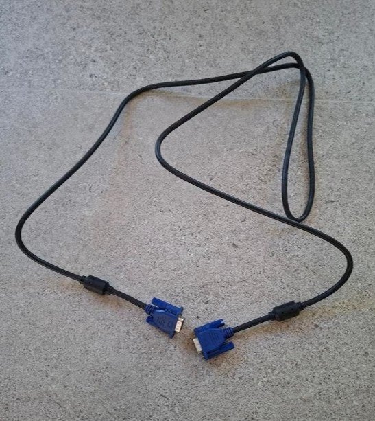 Nog nieuw: VGA-kabel van 1.80 meter lengte (ik heb 2 stuks), Computers en Software, Ophalen of Verzenden, Nieuw
