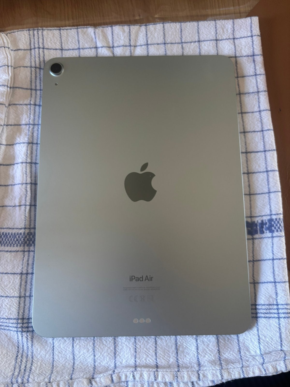 Ipad air 11 pouces + clavier logitech combotouch, 11 pouces, Apple iPad Air, Comme neuf, Enlèvement