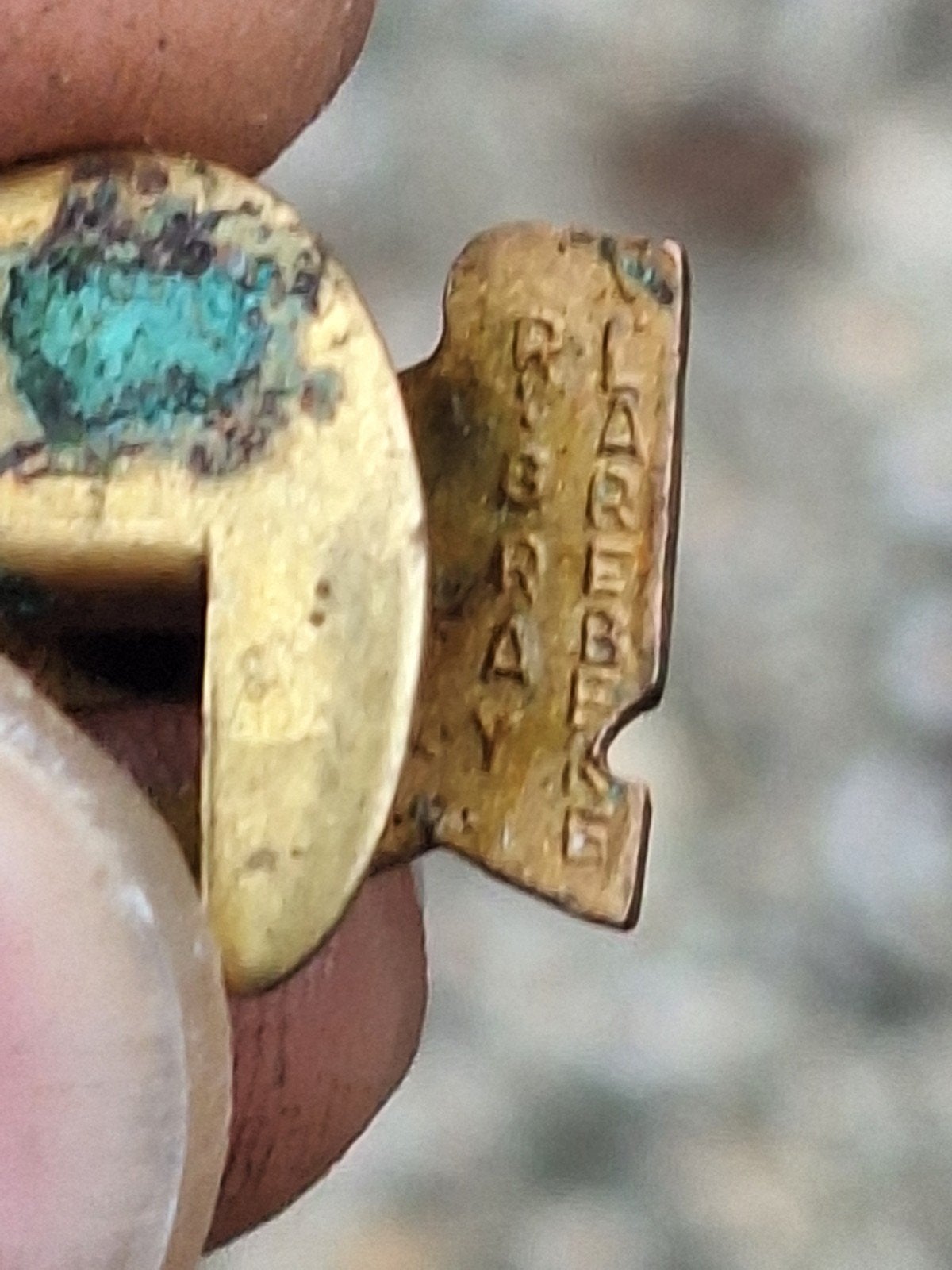 rare... insigne de boutonniere ww1 ww2 clarembaux, Collections, Enlèvement ou Envoi