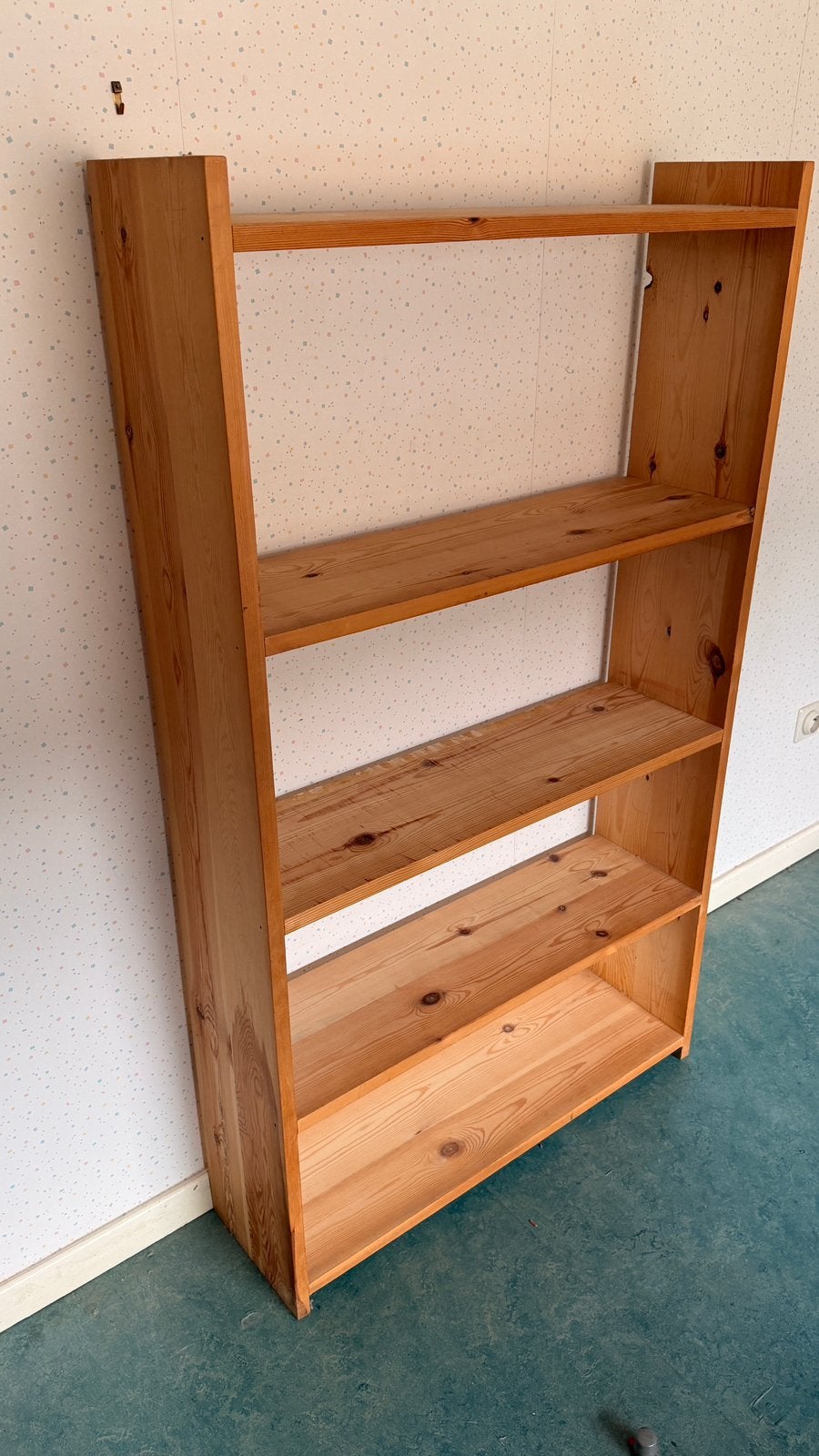 Massief grenen boekenkast – 5 legplanken, Huis en Inrichting, Ophalen, Zo goed als nieuw, Grenenhout