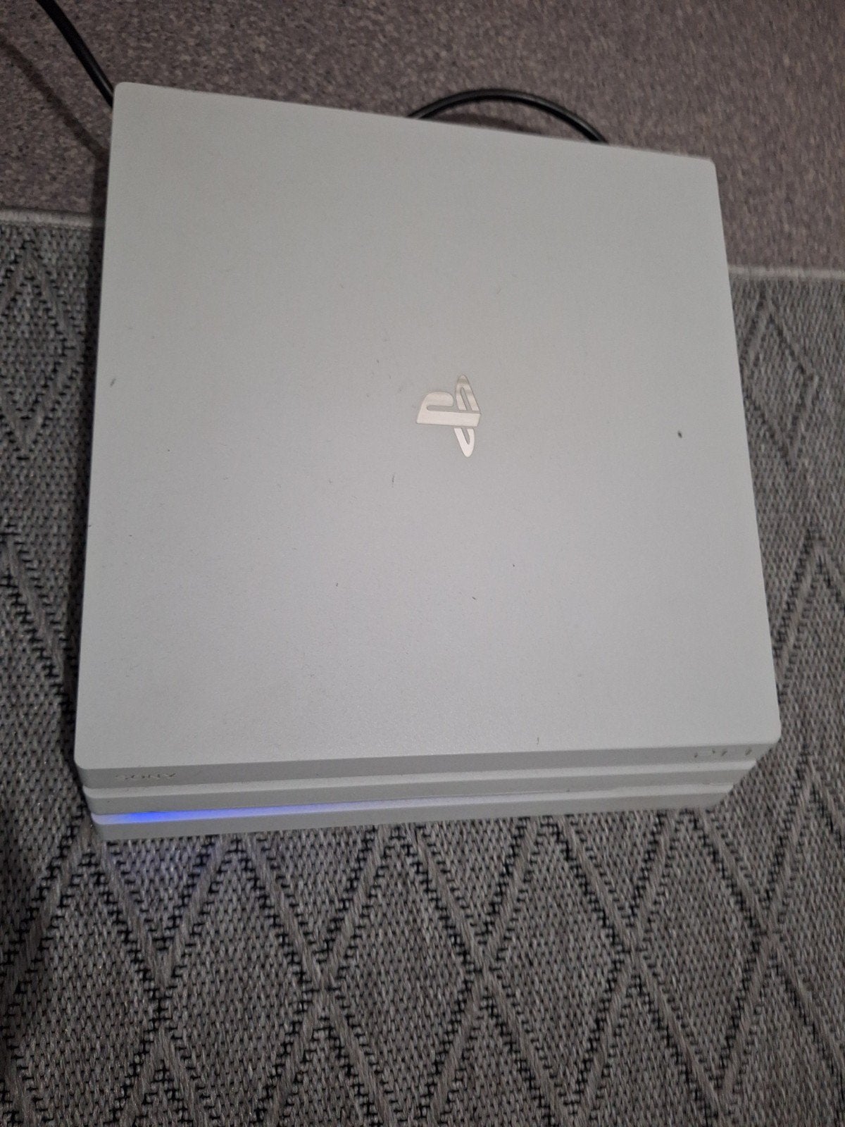 PS4 Pro met stuur en pedalen en 2 controllers, 3 joueurs ou plus, Enlèvement, Comme neuf, Un ordinateur