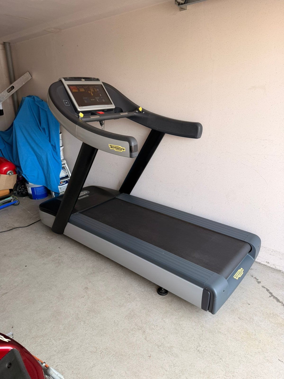Technogym loopband 25km/u, Sport en Fitness, Ophalen, Zo goed als nieuw