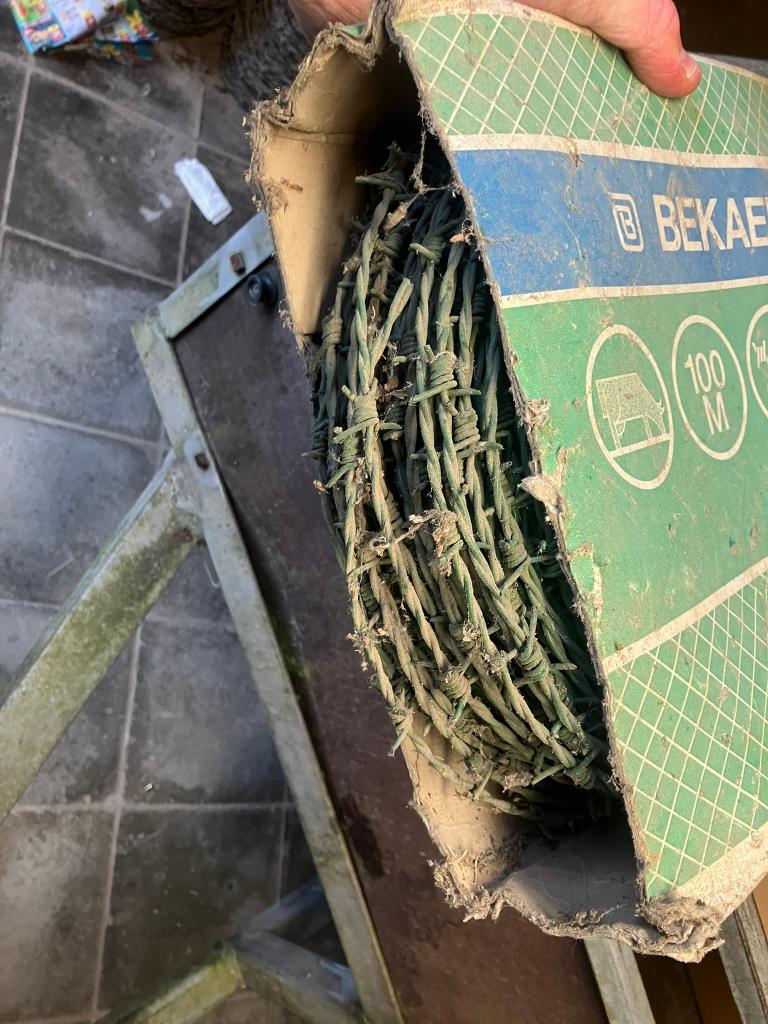 Rol groen geplastificeerde prikkeldraad, Tuin en Terras, Ophalen, Nieuw, 20 meter of meer, Prikkeldraad