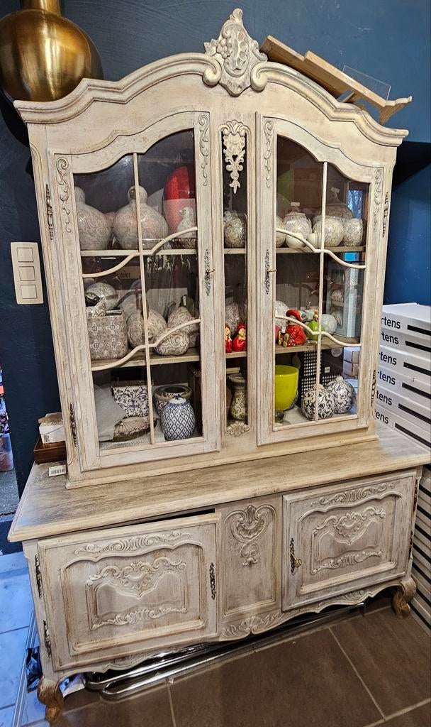 Antiek meubilair met zilverwitte patina, Ophalen