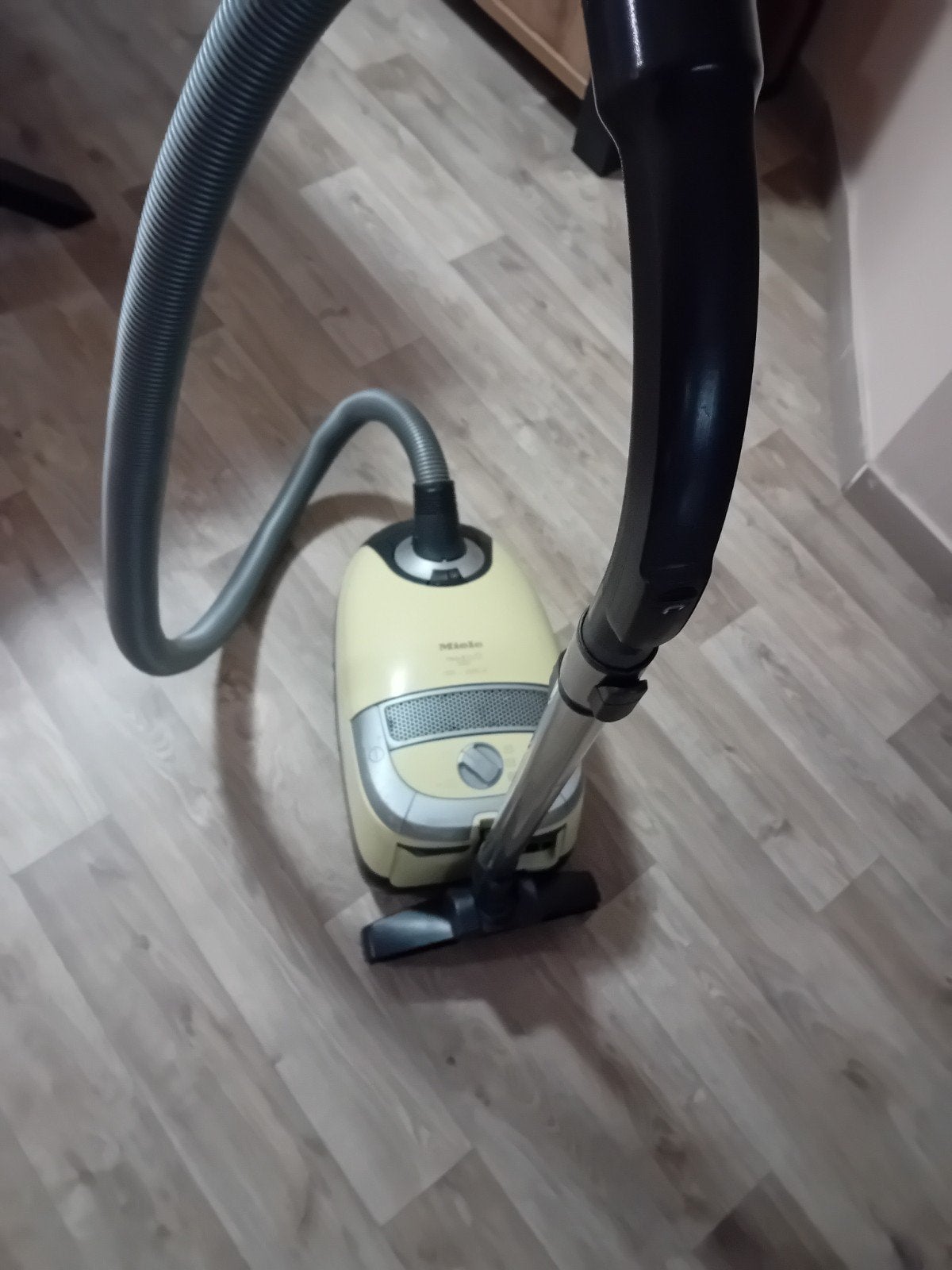 aspirateur Miele 2200W, Electroménager, Aspirateurs, Enlèvement ou Envoi, Miele
