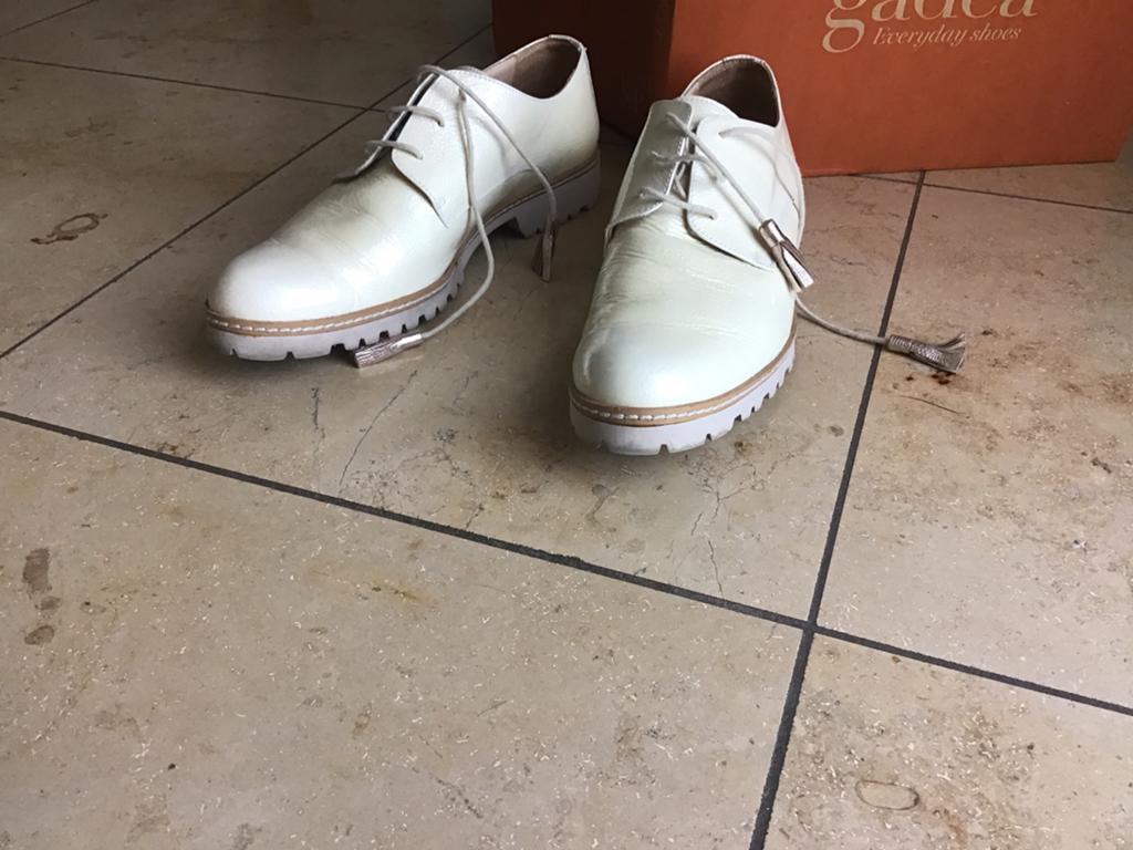 Chaussures Gadea taille 42, Enlèvement, Comme neuf