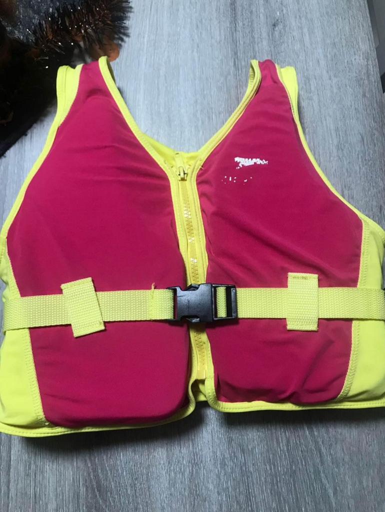 Gilet de natation, Enlèvement, Utilisé