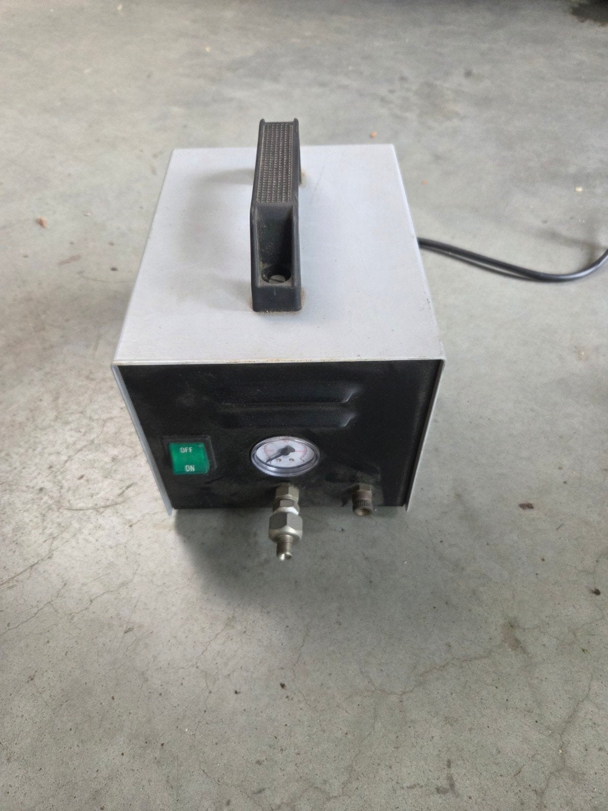 Airbrush compressor, Zakelijke goederen, Machines en Bouw | Pompen en Compressoren, Ophalen
