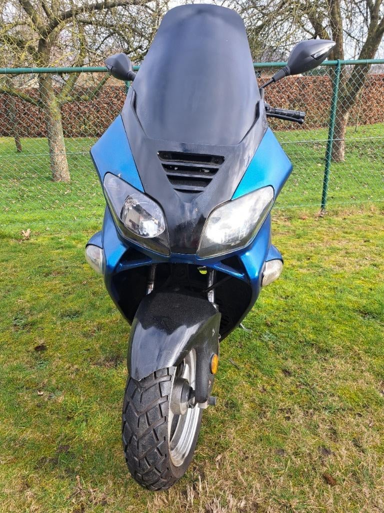 gowin 125 cc van 2010 slechts 3800 km nieuwstaat, Ophalen