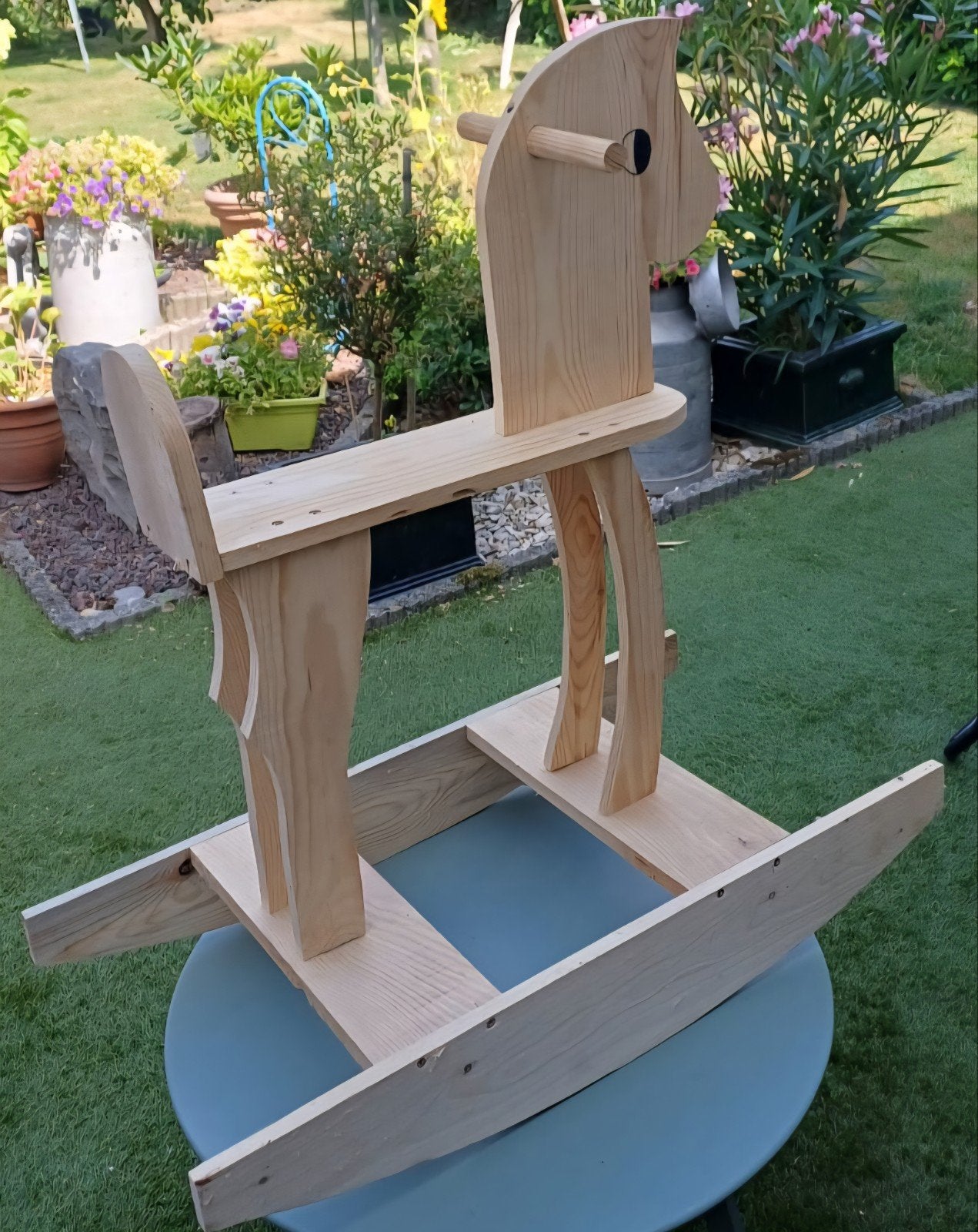 Houten schommelpaard, Ophalen