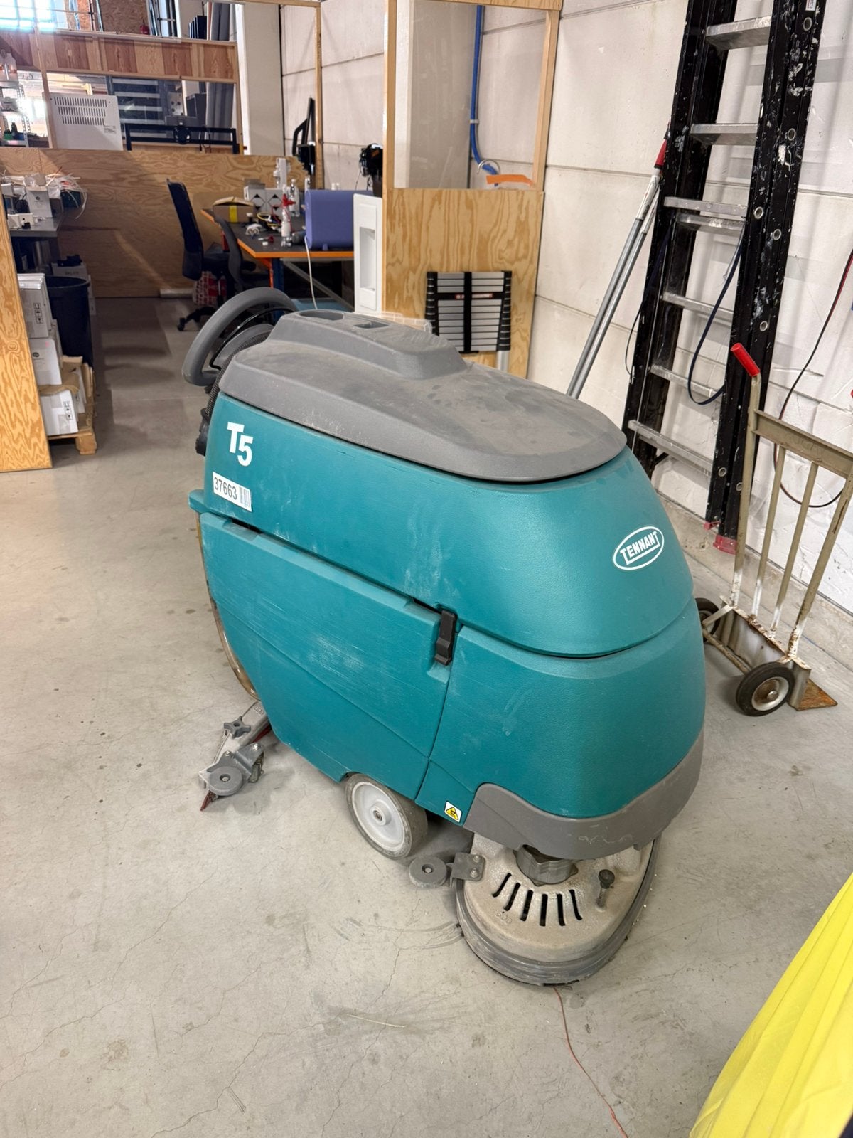 Kuismachine Tennant T5, Doe-het-zelf en Bouw, Reinigingsmachines, Zo goed als nieuw, Ophalen