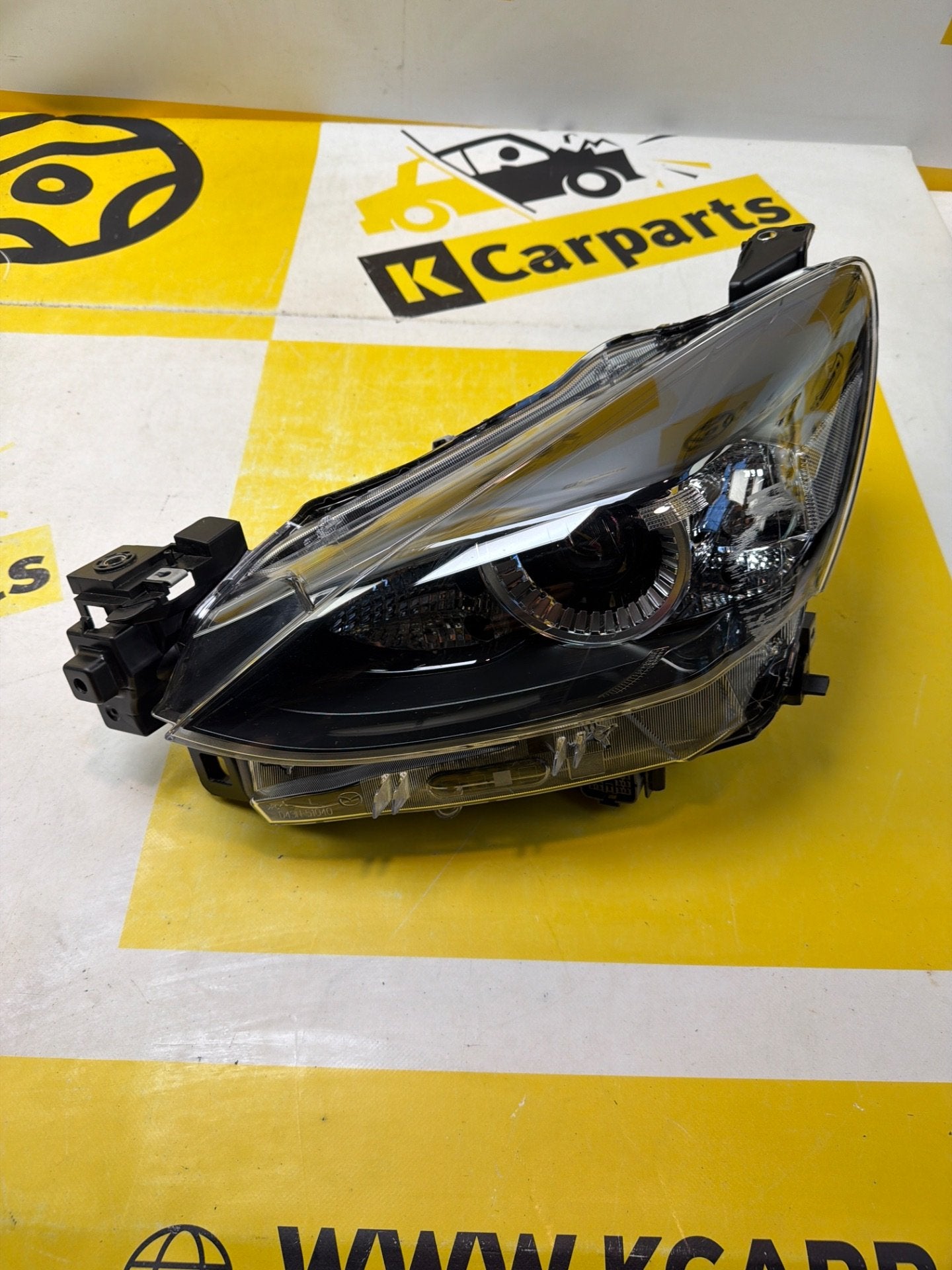 Phare avant gauche LED M5 pour Mazda 2 III DJ Lift D43N-5104, Shinchi, Fuchu-Cho 3-1
730-8670  Hiroshima, Mazda Motor Corporation