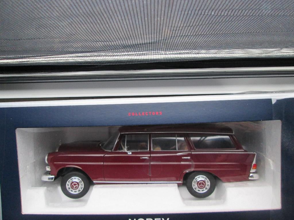 Norev Mercedes-Benz 200 Universal 1966 dunkelrot 1:18, Ophalen of Verzenden, Zo goed als nieuw, Auto, Norev